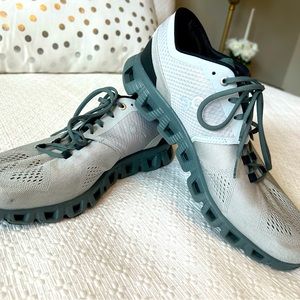 Men’s On Cloud Size 9.5 Running Shoes